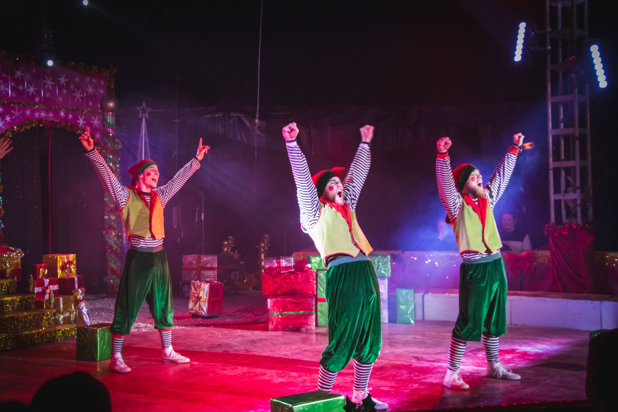 spectacle de lutins de Noël pour famille à Walibi Rhône Alpes