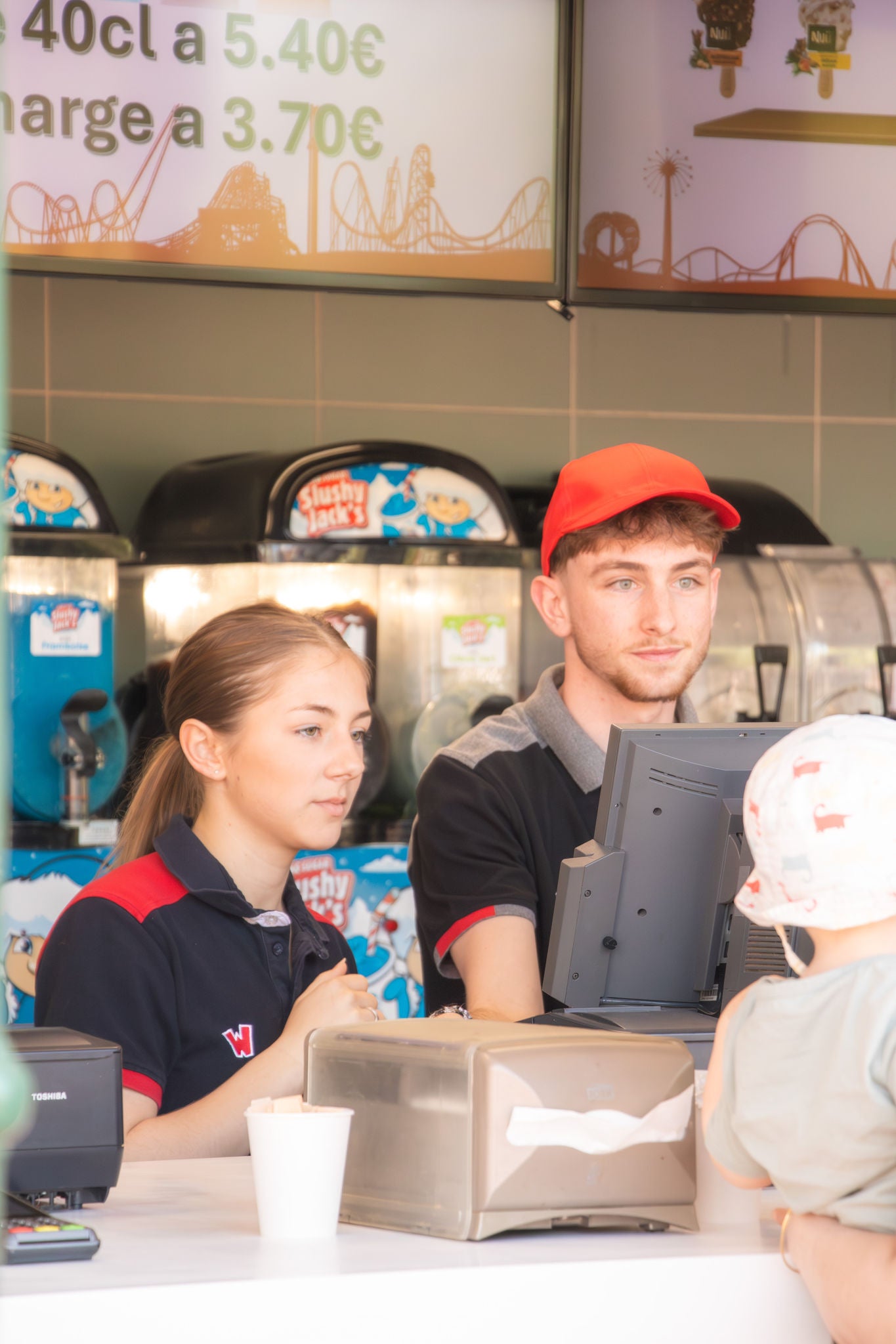 employé de restauration walibi