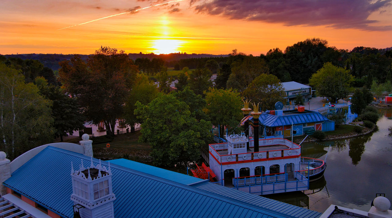 dormir à Walibi Rhône-Alpes - coucher de soleil